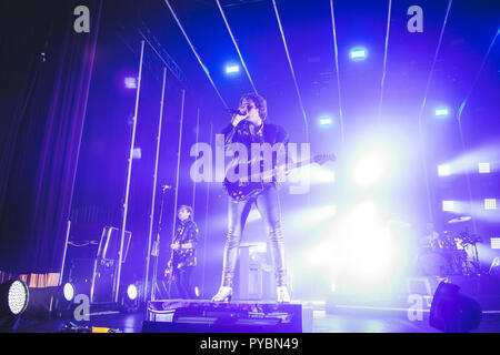 Manchester, Regno Unito. Il 26 ottobre 2018. Luca Hemming, Michael Clifford, Callum cofano e Ashton Irwin australiano del pop-rock band, 5 secondi di estate, eseguire al Manchester Apollo sulla loro 2019 UK tour Credito: Myles Wright/ZUMA filo/Alamy Live News Foto Stock