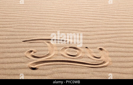 Gioia scritto in sabbia a grandi dune di sabbia del Parco Nazionale e preservare, Colorado Foto Stock