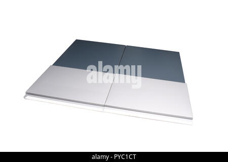 Facciata in alluminio e pannelli in alluminio isolato su sfondo bianco Foto Stock