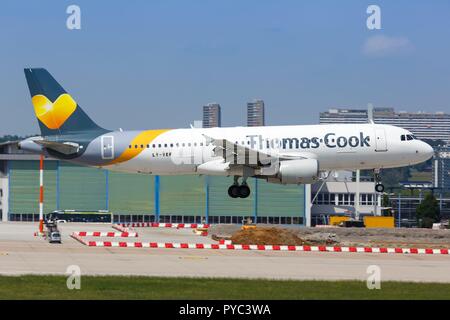 Stuttgart, Germania - 21 Maggio 2018: Thomas Cook Airbus A320 aereo all'aeroporto di Stoccarda in Germania. | Utilizzo di tutto il mondo Foto Stock