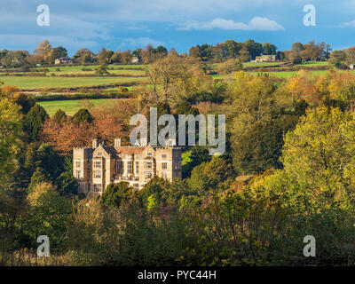 Fountains Hall tra alberi d'autunno da fontane Lane vicino a Ripon North Yorkshire, Inghilterra Foto Stock