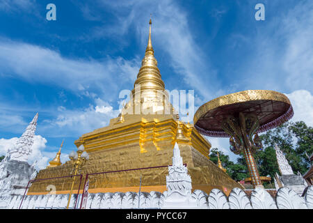 La pagoda dorata di Chae Haeng tempio, Nan, Thailandia Foto Stock