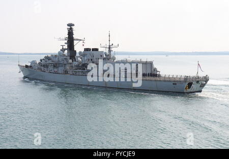 La Royal Navy tipo 23 fregata HMS St Albans vele da Portsmouth, Regno Unito il 3 settembre 2018 Foto Stock