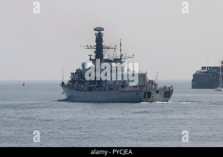 La Royal Navy tipo 23 fregata HMS St Albans vele da Portsmouth, Regno Unito il 3 settembre 2018 Foto Stock