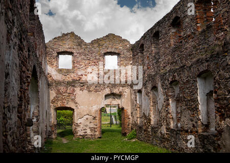 Rovine del vecchio mulino di acciaio in città samsonow in Polonia Foto Stock