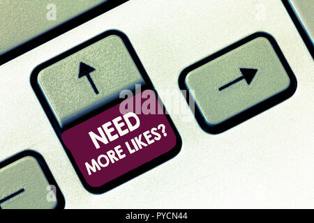 Mano concettuale che mostra la scrittura ha bisogno di più ama la questione. Business photo testo che chiede se ha bisogno di ulteriore reazione sul suo post. Foto Stock