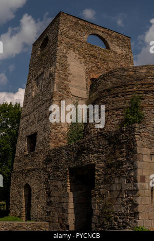 Rovine di antiche fonderie di acciaio samsonow in città in Polonia Foto Stock