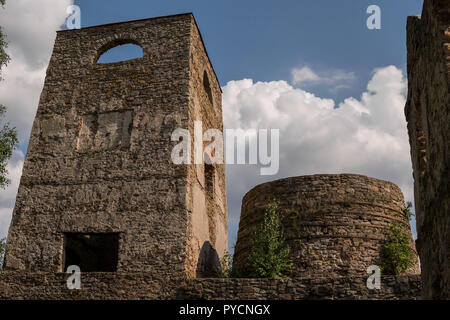 Rovine del vecchio mulino di acciaio in città samsonow in Polonia Foto Stock