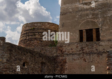 Rovine di antiche fonderie di acciaio samsonow in città in Polonia Foto Stock