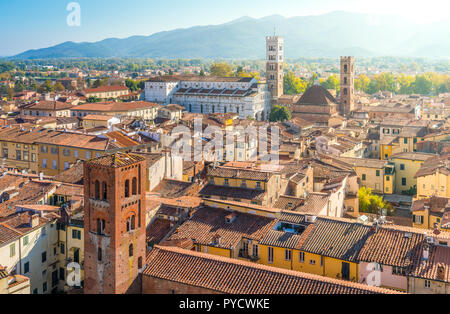Vista panoramica di Lucca, con il Duomo di San Martino in background. Toscana, Italia. Foto Stock