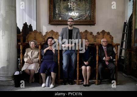 Dossologia presso la chiesa di San Demetrio, il santo patrono di Salonicco, Grecia il 26 ottobre 2018. Foto Stock