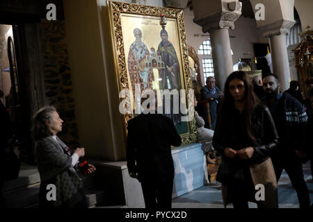 Dossologia presso la chiesa di San Demetrio, il santo patrono di Salonicco, Grecia il 26 ottobre 2018. Foto Stock