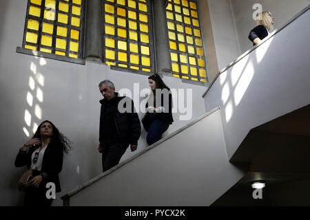 Dossologia presso la chiesa di San Demetrio, il santo patrono di Salonicco, Grecia il 26 ottobre 2018. Foto Stock