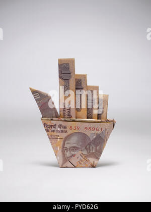 ORIGAMI, valuta, INDIA, numero 1, vittoriosa la parola giapponese "origami' stesso è un composto di due piccole parole giapponesi: 'ori', il significato di piegare, Foto Stock