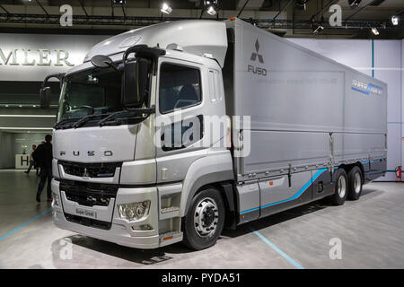 HANNOVER, Germania - 27 settembre 2018: Mitsubishi Fuso grande Super heavy-duty camion commerciali presentati presso la Hannover IAA Veicoli Commerciali Motor Show Foto Stock