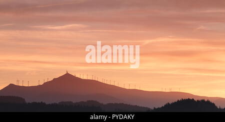 Wind Farm in montagna Oiz (Bizkaia, Paese Basco). Foto Stock