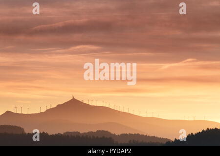 Wind Farm in montagna Oiz (Bizkaia, Paese Basco). Foto Stock