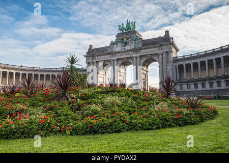 Bruxelles, l'arco Triumfal (Parc du Cinquantenaire) Foto Stock