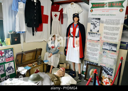 La Croce Rossa infermieri presso la incontreremo nuovamente WW2 Museo, Freiston, Freiston Shore, Lincolnshire, England, Regno Unito Foto Stock