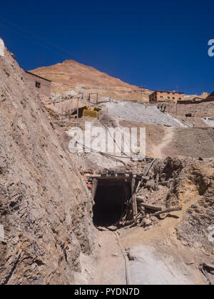 Ingresso di una miniera del Cerro Rico di Potosí, Bolivia. Dettaglio della Miniera ingresso Foto Stock