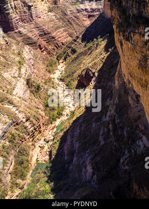 Vista del toro toro canyon in Bolivia. Cochabamba. Lookout Foto Stock