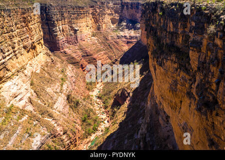 Vista del toro toro canyon in Bolivia. Cochabamba. Lookout Foto Stock