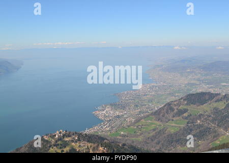 Vista su Lac Leman (Lago di Ginevra) da Les Rochers de Naye, vicino a Montreux, Vaud, Svizzera, Europa Foto Stock
