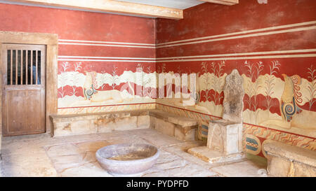 La piccola Sala del Trono, palazzo minoico di Cnosso, Heraklion (Irakleio), Regione di Irakleio, Creta (Kriti), Grecia Foto Stock