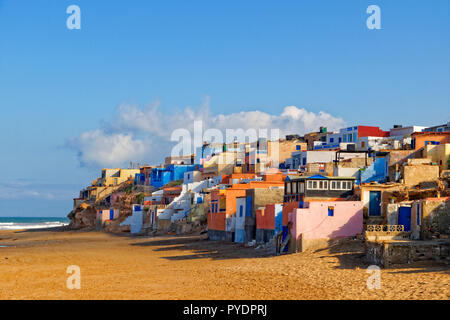 Marocchino oceano Atlantico villaggio di pescatori di Tifnit, a sud di Agadir, Marocco, Nord Africa Occidentale. Foto Stock