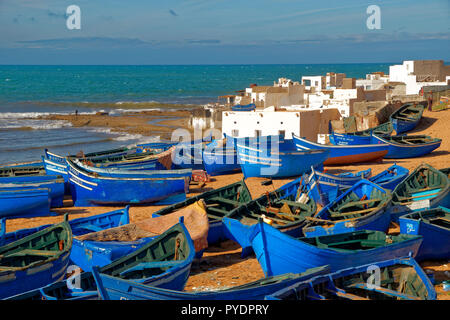 Marocchino oceano Atlantico villaggio di pescatori di Tifnit, a sud di Agadir, Marocco, Nord Africa Occidentale. Foto Stock