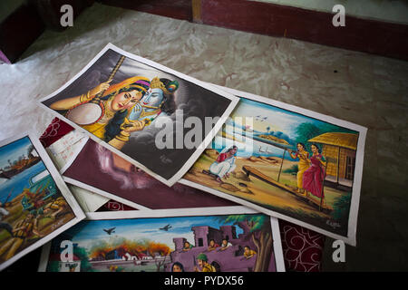 Illustrazione creata da raj kumar Das, meglio noto come RK Das, uno della prima generazione di artisti rickshaw in Bangladesh, sono visibili nel suo studio di capitale Foto Stock