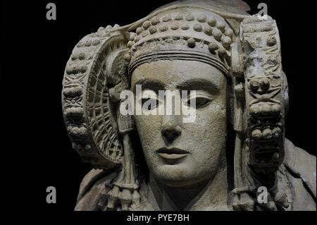 Dama di Elche. Detalle. Busto íbero femenino, originalmente policromado. Siglos V-IV a. C. Piedra caliza. Museo Arqueológico Nacional. Madrid. España. Foto Stock