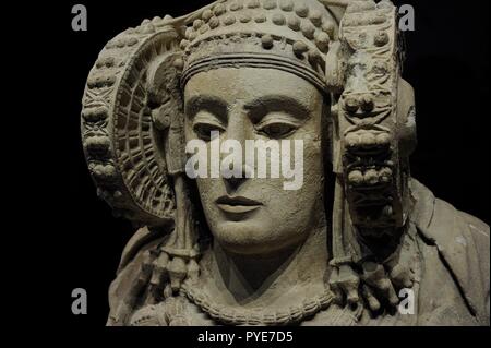 Dama di Elche. Detalle. Busto íbero femenino, originalmente policromado. Siglos V-IV a. C. Piedra caliza. Museo Arqueológico Nacional. Madrid. España. Foto Stock