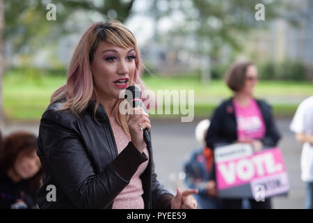 Oct 20, 2018. In un campo di battaglia chiave del Distretto di New Jersey, Challenger democratico Andy Kim conserva una "donna" Rally per consentire e incoraggiare le donne a votare nel 2018 Midterms. Nicole Brenner-Schmitz, Direttore del NARAL approva il candidato e parla di diritti womans. Andy Kim, un ex nazionale ufficiale per la protezione durante l'amministrazione Obama e Rep. repubblicano Tom MacArthur sono bloccati in un "statistico tie" nella terza Congessional nel Quartiere South Jersey. Una nuova università di Stockton sondaggio mostra MacArthur, una motrice nello sforzo di abrogare le cure accessibili agiscono sotto il Presidente Trump Foto Stock