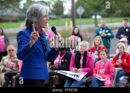 Oct 20, 2018.sost. Katherine Marlea Clark, Massachusetts, sostiene Andy Kim. In un campo di battaglia chiave del Distretto di New Jersey, Challenger democratico Andy Kim conserva una "donna" Rally per consentire e incoraggiare le donne a votare nel 2018 Midterms. Andy Kim, un ex nazionale ufficiale per la protezione durante l'amministrazione Obama e Rep. repubblicano Tom MacArthur sono bloccati in un "statistico tie" nella terza Congessional nel Quartiere South Jersey. Una nuova università di Stockton sondaggio mostra MacArthur, una motrice nello sforzo di abrogazione di un Foto Stock