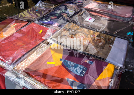 Kitano Tenmangu Mercato sulla giornata autunnale, Kyoto, Kansai, Giappone Foto Stock