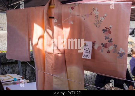 Kitano Tenmangu Mercato sulla giornata autunnale, Kyoto, Kansai, Giappone Foto Stock