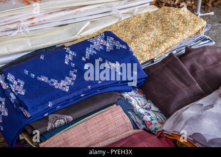 Kitano Tenmangu Mercato sulla giornata autunnale, Kyoto, Kansai, Giappone Foto Stock