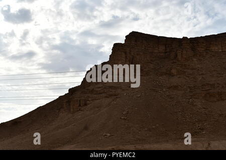 Divertimento nel deserto con il quad bike e cavalli Foto Stock