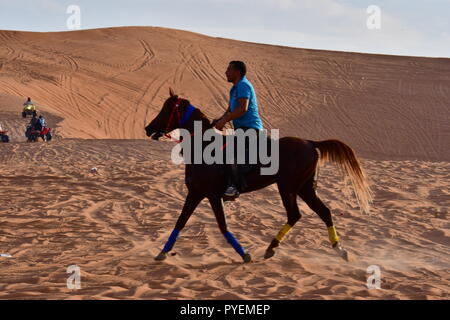 Sport nel deserto di sabbia sunes Foto Stock