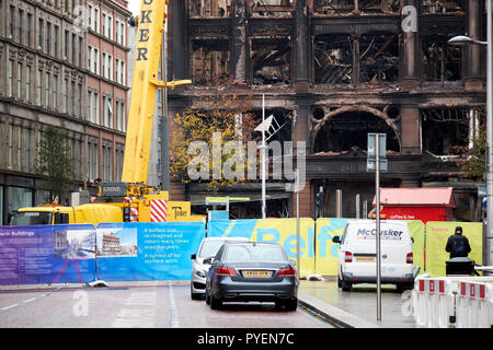 La bruciata ex Primark banca la costruzione di edifici e la zona di esclusione a Belfast City Centre Irlanda del Nord Foto Stock