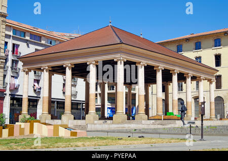 La Halle Puget, vicino al vecchio porto di Marsiglia, un semplice, elegante struttura costruita nel 1672 e restaurato al suo aspetto originale nel 1987. Foto Stock