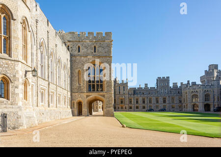 La tomaia Ward e St George's Hall ingresso, il Castello di Windsor, Windsor, Berkshire, Inghilterra, Regno Unito Foto Stock
