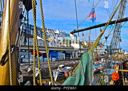 Il Golden Hind è una full size replica di Sir Francis Drake iconici nave in cui egli circumnavigare il mondo. Trova Brixham, Devon, Inghilterra, Regno Unito Foto Stock