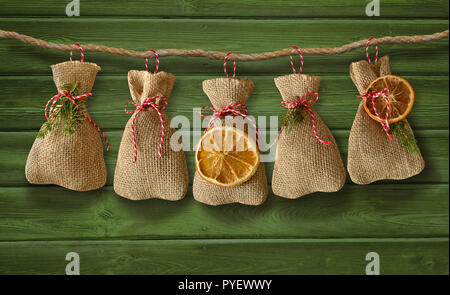 Scheda di Natale saluti di natale avvento sacco di iuta Foto Stock