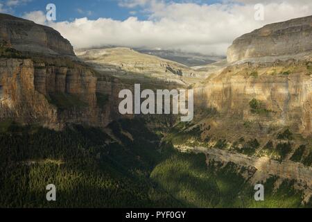 La vista dal Mirador de calcilarruego nel Ordesa Valley Foto Stock