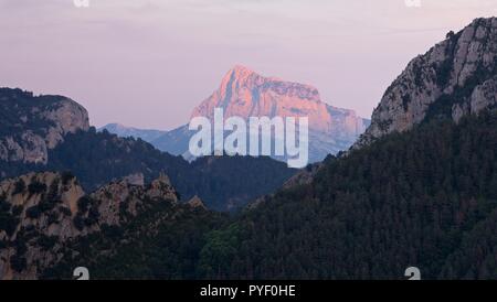 Anorama del tramonto cieli di Pena Montanesa Foto Stock