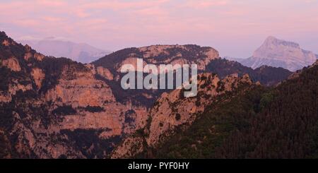 Anorama del tramonto cieli di Pena Montanesa Foto Stock