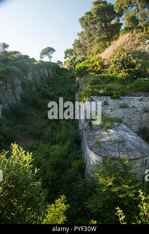 Abbandonato fortezza Punta Christo vicino a Stinjan vicino a Pola Pola in Istria Croazia Europa Foto Stock