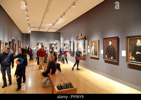 Ai visitatori di ammirare le opere d'arte nella National Portrait Gallery di Londra, Regno Unito Foto Stock